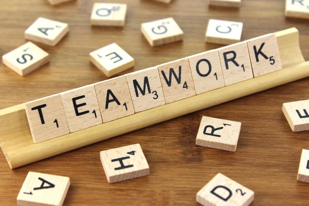 Teamwork-Scrabble tiles